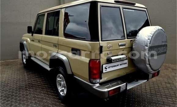 Nunua Ilio tumika Toyota Land Cruiser Beige Gari ndani ya Mocambique nchini Nampula Nunua Ilio tumika Toyota Land Cruiser Beige Gari ndani ya Mocambique nchini Nampula