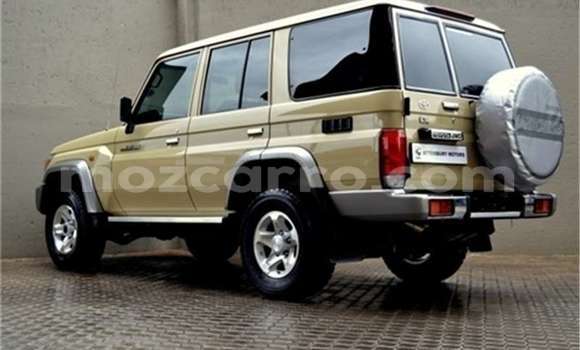 Nunua Ilio tumika Toyota Land Cruiser Beige Gari ndani ya Mocambique nchini Nampula Nunua Ilio tumika Toyota Land Cruiser Beige Gari ndani ya Mocambique nchini Nampula