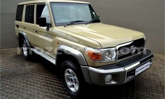 Nunua Ilio tumika Toyota Land Cruiser Beige Gari ndani ya Mocambique nchini Nampula Nunua Ilio tumika Toyota Land Cruiser Beige Gari ndani ya Mocambique nchini Nampula