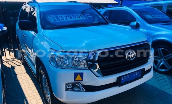 Comprar Usado Toyota Land Cruiser Branco Carro em Meconta em Nampula