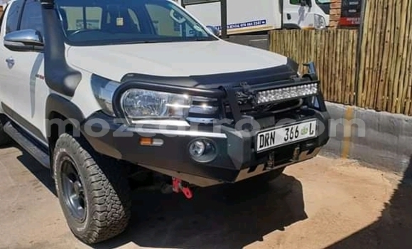 Comprar Usado Toyota Hilux Branco Carro em Chemba em Sofala Comprar Usado Toyota Hilux Branco Carro em Chemba em Sofala