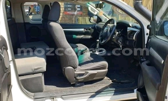 Tenga Tsaru Toyota Hilux Chena Mota in Chemba in Sofala Tenga Tsaru Toyota Hilux Chena Mota in Chemba in Sofala