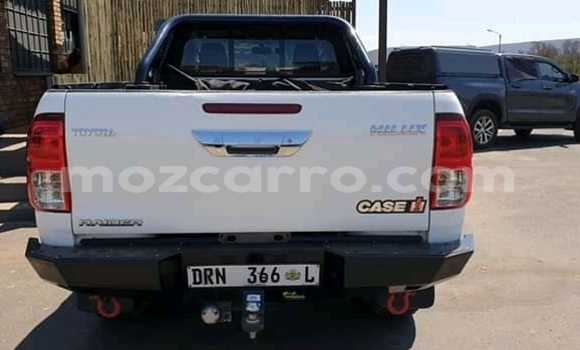 Tenga Tsaru Toyota Hilux Chena Mota in Chemba in Sofala Tenga Tsaru Toyota Hilux Chena Mota in Chemba in Sofala