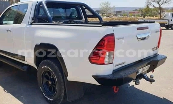 Tenga Tsaru Toyota Hilux Chena Mota in Chemba in Sofala Tenga Tsaru Toyota Hilux Chena Mota in Chemba in Sofala