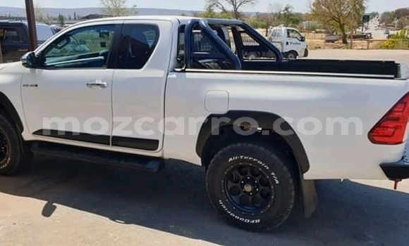 Tenga Tsaru Toyota Hilux Chena Mota in Chemba in Sofala Tenga Tsaru Toyota Hilux Chena Mota in Chemba in Sofala