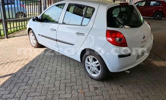 Tenga Tsaru Renault Clio Chena Mota in Chemba in Sofala Tenga Tsaru Renault Clio Chena Mota in Chemba in Sofala