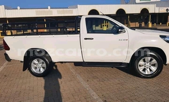 Tenga Tsaru Toyota Hilux Chena Mota in Chibuto in Gaza Tenga Tsaru Toyota Hilux Chena Mota in Chibuto in Gaza