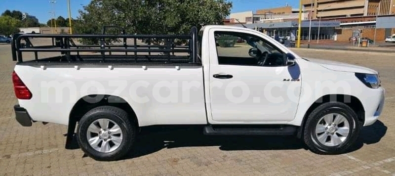 Big with watermark toyota hilux tete mutarara 9166