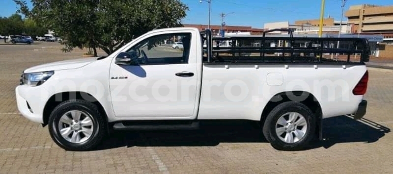 Big with watermark toyota hilux tete mutarara 9166