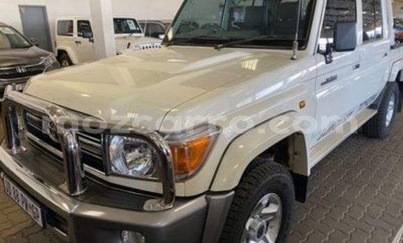 Comprar Usado Toyota Land Cruiser Branco Carro em Balama em Cabo Delgado Comprar Usado Toyota Land Cruiser Branco Carro em Balama em Cabo Delgado