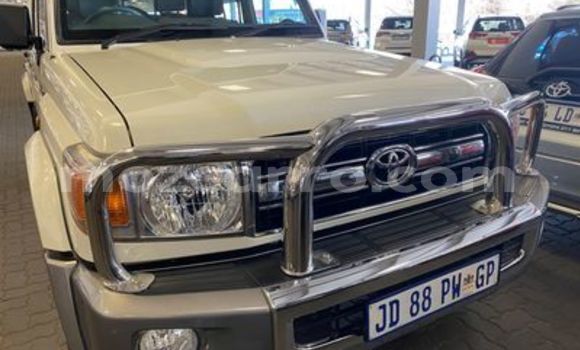 Comprar Usado Toyota Land Cruiser Branco Carro em Balama em Cabo Delgado Comprar Usado Toyota Land Cruiser Branco Carro em Balama em Cabo Delgado