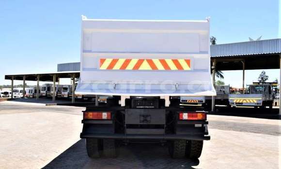 Comprar Usado Mercedes‒Benz Atego Branco Caminhão em Maputo em Maputo Comprar Usado Mercedes‒Benz Atego Branco Caminhão em Maputo em Maputo