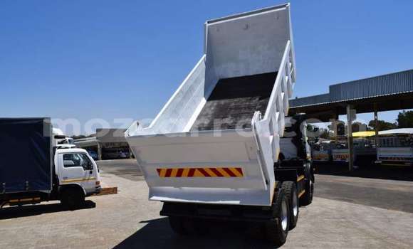 Comprar Usado Mercedes‒Benz Atego Branco Caminhão em Maputo em Maputo Comprar Usado Mercedes‒Benz Atego Branco Caminhão em Maputo em Maputo