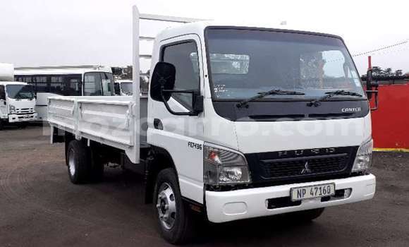 Comprar Importar Mitsubishi Canter Branco Caminhão em Zumbo em Tete