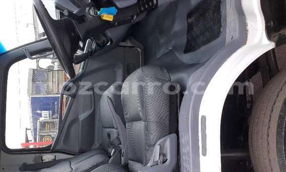 Comprar Importar Mitsubishi Canter Branco Caminhão em Zumbo em Tete Comprar Importar Mitsubishi Canter Branco Caminhão em Zumbo em Tete