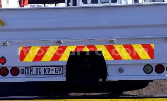 Comprar Importar Nissan UD Branco Caminhão em Zumbo em Tete Comprar Importar Nissan UD Branco Caminhão em Zumbo em Tete