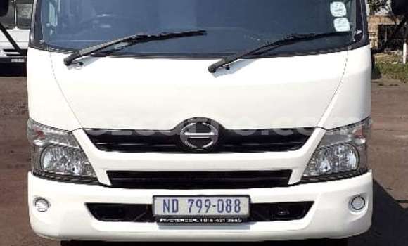 Comprar Importar Hino 300 Series Branco Caminhão em Zumbo em Tete Comprar Importar Hino 300 Series Branco Caminhão em Zumbo em Tete