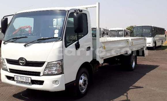 Comprar Importar Hino 300 Series Branco Caminhão em Zumbo em Tete Comprar Importar Hino 300 Series Branco Caminhão em Zumbo em Tete