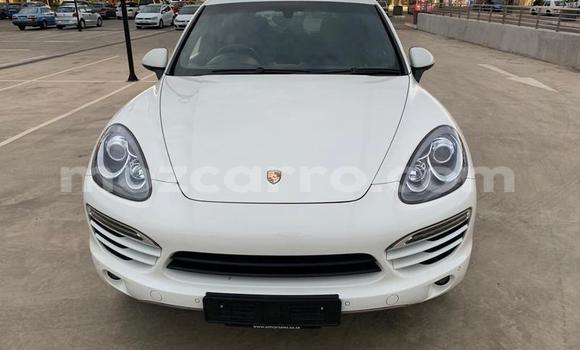 Comprar Usado Porsche Cayenne Branco Carro em Mutarara em Tete
