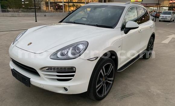 Comprar Usado Porsche Cayenne Branco Carro em Mutarara em Tete Comprar Usado Porsche Cayenne Branco Carro em Mutarara em Tete