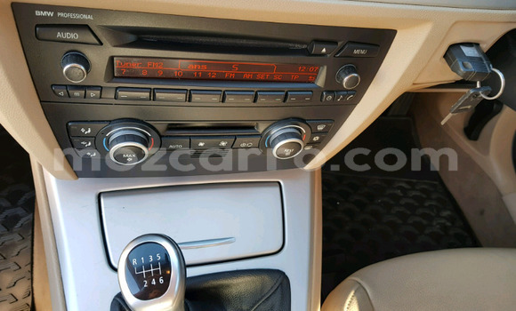 Comprar Usado BMW 3-Series Preto Carro em Mutarara em Tete Comprar Usado BMW 3-Series Preto Carro em Mutarara em Tete