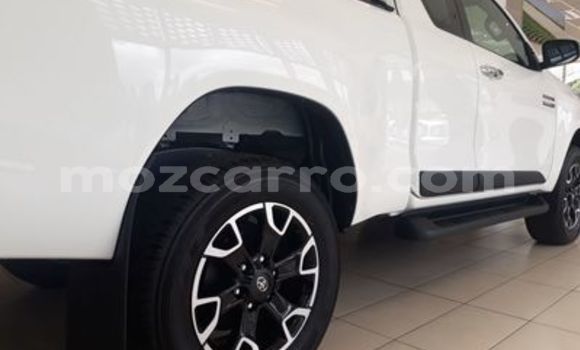 Tenga Tsaru Toyota Hilux Zvimwe Mota in Mocambique in Nampula Tenga Tsaru Toyota Hilux Zvimwe Mota in Mocambique in Nampula