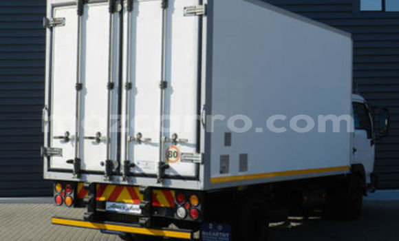 Comprar Usado Toyota DA Branco Caminhão em Moçambique em Nampula Comprar Usado Toyota DA Branco Caminhão em Moçambique em Nampula