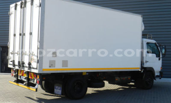 Comprar Usado Toyota DA Branco Caminhão em Moçambique em Nampula Comprar Usado Toyota DA Branco Caminhão em Moçambique em Nampula