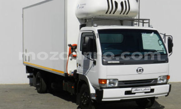 Comprar Usado Toyota DA Branco Caminhão em Moçambique em Nampula Comprar Usado Toyota DA Branco Caminhão em Moçambique em Nampula