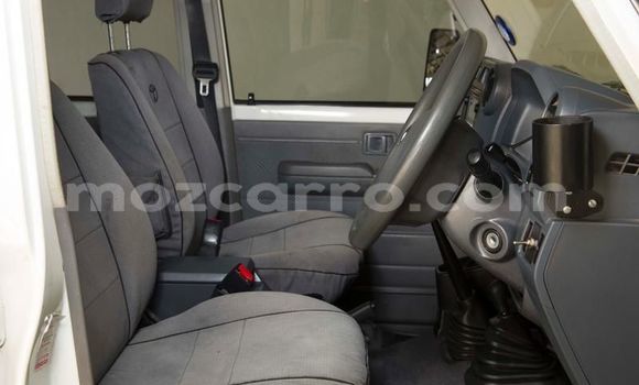 Buy Used Toyota Land Cruiser Beige Car in Mocambique in Nampula Buy Used Toyota Land Cruiser Beige Car in Mocambique in Nampula
