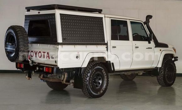 Buy Used Toyota Land Cruiser Beige Car in Mocambique in Nampula Buy Used Toyota Land Cruiser Beige Car in Mocambique in Nampula