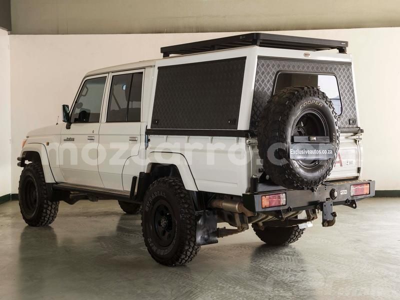 Big with watermark toyota land cruiser nampula mocambique 9196