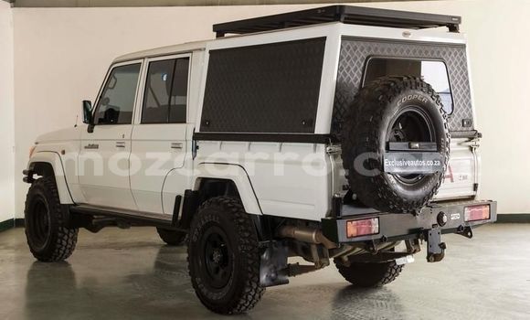 Buy Used Toyota Land Cruiser Beige Car in Mocambique in Nampula Buy Used Toyota Land Cruiser Beige Car in Mocambique in Nampula