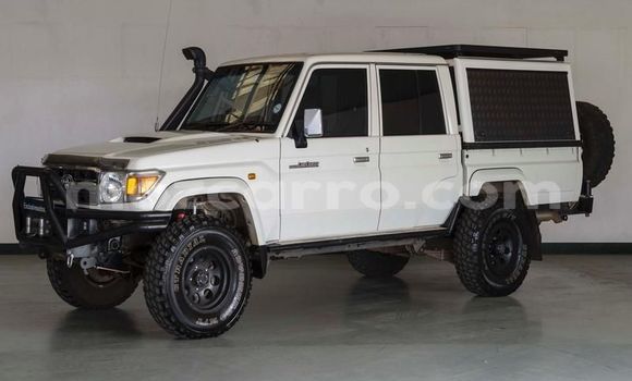 Buy Used Toyota Land Cruiser Beige Car in Mocambique in Nampula Buy Used Toyota Land Cruiser Beige Car in Mocambique in Nampula