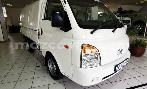 Comprar Usado Hyundai H200 Branco Carro em Maputo em Maputo