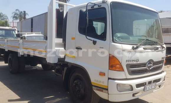 Buy Used Hino 300 Series White Truck in Maputo in Maputo Buy Used Hino 300 Series White Truck in Maputo in Maputo