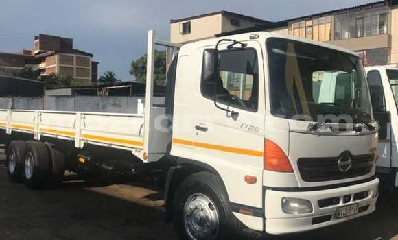 Buy Used Hino 300 Series White Truck in Maputo in Maputo Buy Used Hino 300 Series White Truck in Maputo in Maputo