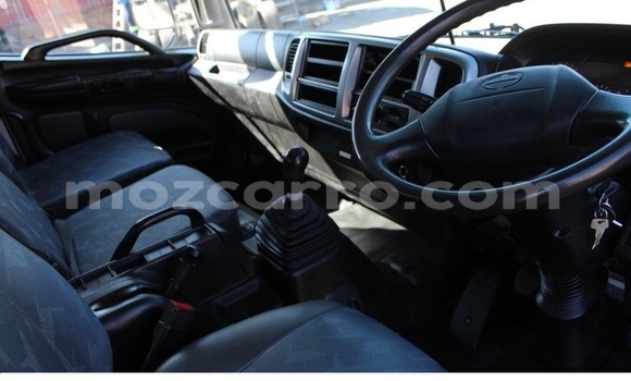 Nunua Ilio tumika Hino 300 Series Nyeupe Lori ndani ya Maputo nchini Maputo Nunua Ilio tumika Hino 300 Series Nyeupe Lori ndani ya Maputo nchini Maputo