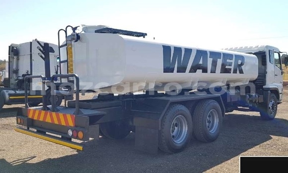 Nunua Ilio tumika Mitsubishi Canter Nyeupe Lori ndani ya Maputo nchini Maputo Nunua Ilio tumika Mitsubishi Canter Nyeupe Lori ndani ya Maputo nchini Maputo