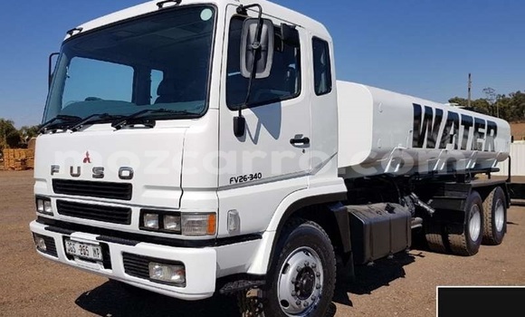 Nunua Ilio tumika Mitsubishi Canter Nyeupe Lori ndani ya Maputo nchini Maputo Nunua Ilio tumika Mitsubishi Canter Nyeupe Lori ndani ya Maputo nchini Maputo