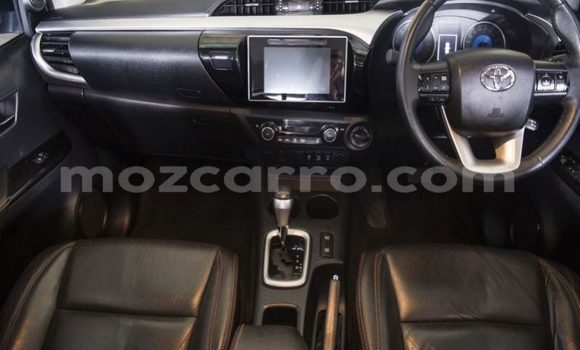 Comprar Usado Toyota Hilux Branco Carro em Moçambique em Nampula Comprar Usado Toyota Hilux Branco Carro em Moçambique em Nampula