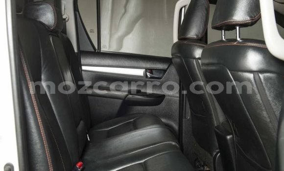 Comprar Usado Toyota Hilux Branco Carro em Moçambique em Nampula Comprar Usado Toyota Hilux Branco Carro em Moçambique em Nampula