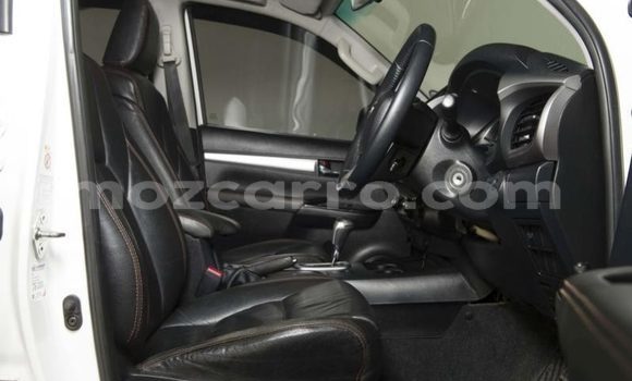 Comprar Usado Toyota Hilux Branco Carro em Moçambique em Nampula Comprar Usado Toyota Hilux Branco Carro em Moçambique em Nampula