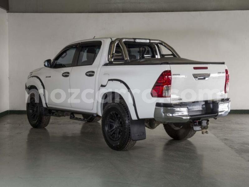 Big with watermark toyota hilux nampula mocambique 9204