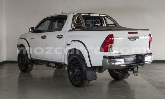 Comprar Usado Toyota Hilux Branco Carro em Moçambique em Nampula Comprar Usado Toyota Hilux Branco Carro em Moçambique em Nampula