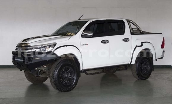 Comprar Usado Toyota Hilux Branco Carro em Moçambique em Nampula Comprar Usado Toyota Hilux Branco Carro em Moçambique em Nampula