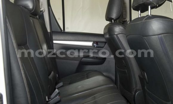 Tenga Tsaru Toyota Hilux Chena Mota in Mocambique in Nampula Tenga Tsaru Toyota Hilux Chena Mota in Mocambique in Nampula