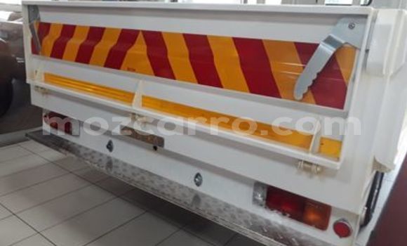 Nunua Ilio tumika Toyota Dyna Nyeupe Gari ndani ya Mocambique nchini Nampula Nunua Ilio tumika Toyota Dyna Nyeupe Gari ndani ya Mocambique nchini Nampula