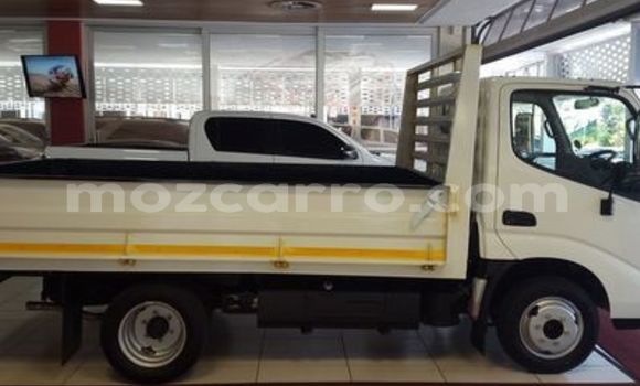 Nunua Ilio tumika Toyota Dyna Nyeupe Gari ndani ya Mocambique nchini Nampula Nunua Ilio tumika Toyota Dyna Nyeupe Gari ndani ya Mocambique nchini Nampula