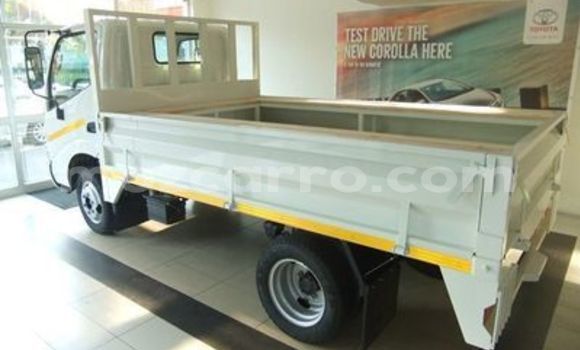 Nunua Ilio tumika Toyota Dyna Nyeupe Gari ndani ya Mocambique nchini Nampula Nunua Ilio tumika Toyota Dyna Nyeupe Gari ndani ya Mocambique nchini Nampula